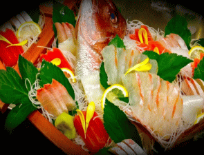 季節の新鮮な魚介類や伊勢海老、アワビ、金目鯛
