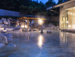 無色透明のアルカリ単純泉の露天風呂